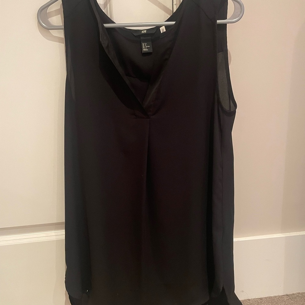 H&M Black V-Neck Sleeveless Blouse